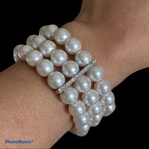 Faux Pearl Bracelet with Rhinestones detail